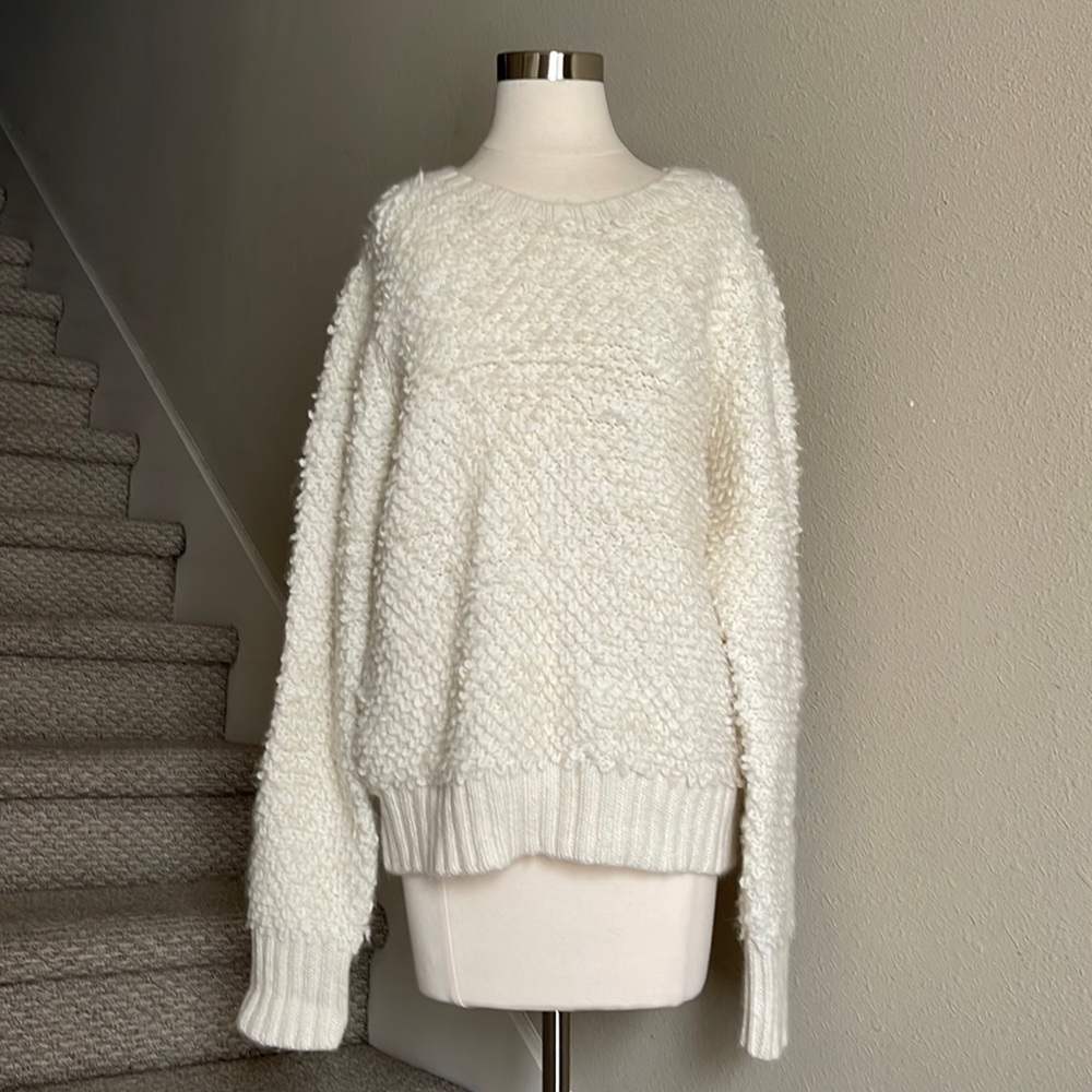 Banana Republic Sz XL crew neck, cream, loopy sweater